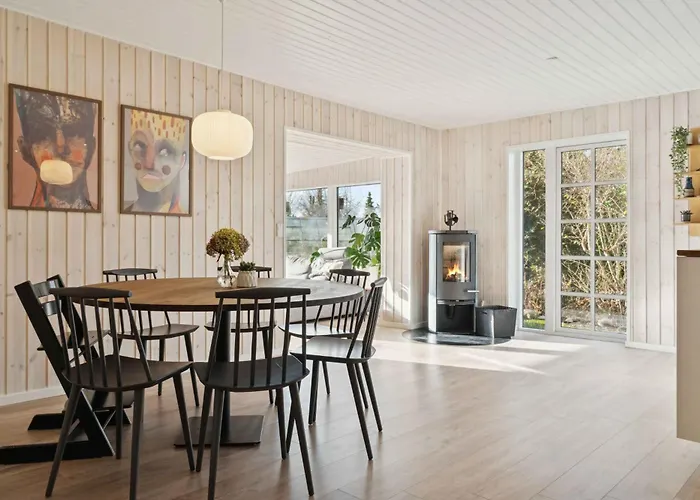 Дом отдыха Renovated Near And Forest Graested