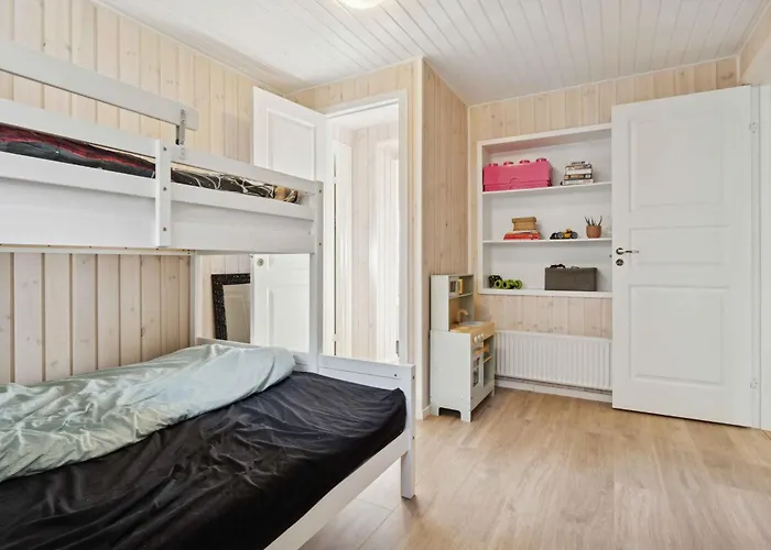 Дом отдыха Renovated Near And Forest *